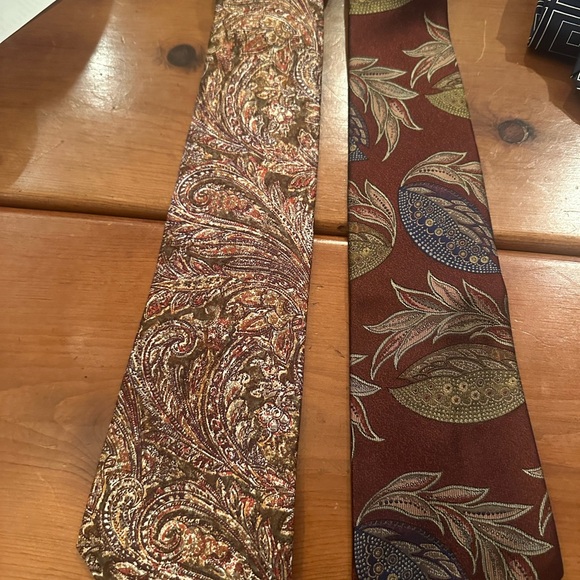TWO (2) BURBERRYS OF LONDON 1005 SILK NECKTIEs FLORAL TAPESTRY and PAISLEY - Picture 3 of 9